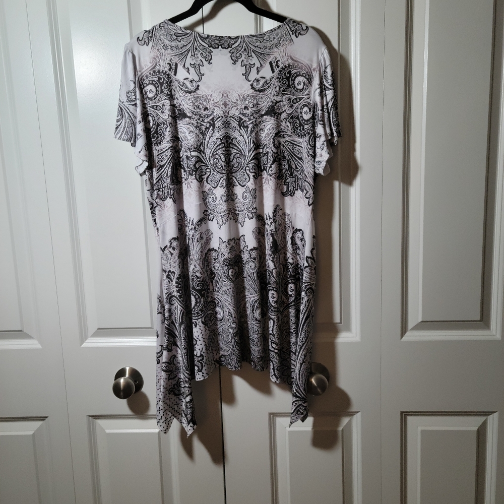 Women's Top - Picture 2 of 2